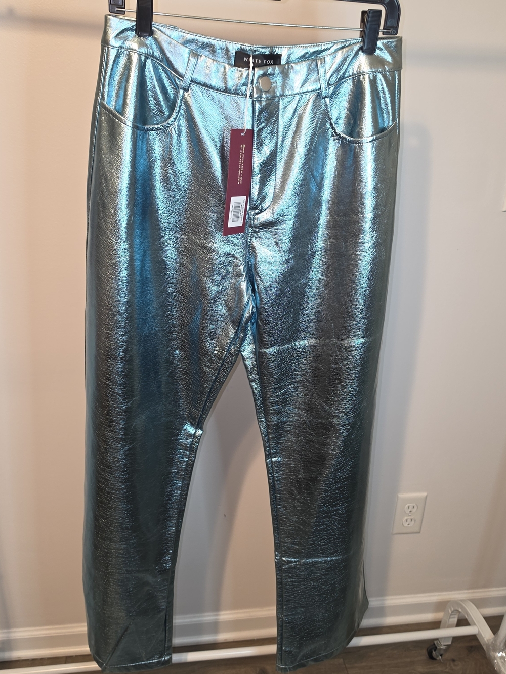 White Fox Boutique Blue Metallic Pants
Size Medium
#whitefox #metallic